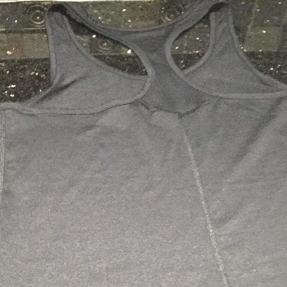 Workout top - Picture 3 of 5